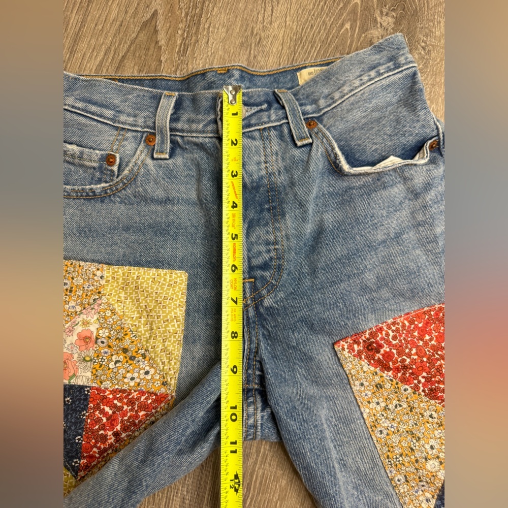 Levi’s 501 90s Patchwork Women’s Shorts - Medium Wash W24 - Picture 11 of 14